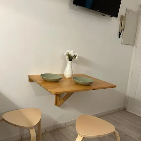 Apartment Au Charme Des Carmes - T1 Sur Cour - Metro A & B *