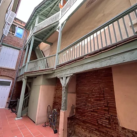 Au Charme Des Carmes - T1 Sur Cour - Metro A & B Apartment