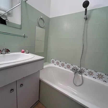 Au Charme Des Carmes - T1 Sur Cour - Métro A&b * Toulouse