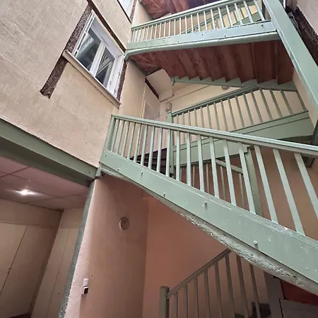 Au Charme Des Carmes - T1 Sur Cour - Metro A & B *