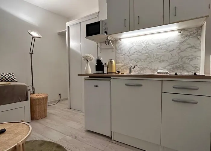 Au Charme Des Carmes - T1 Sur Cour - Metro A & B Тулуза