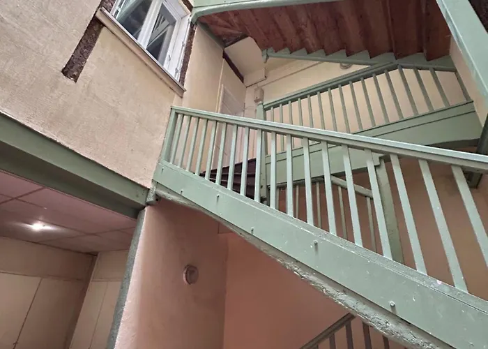 Au Charme Des Carmes - T1 Sur Cour - Metro A & B *