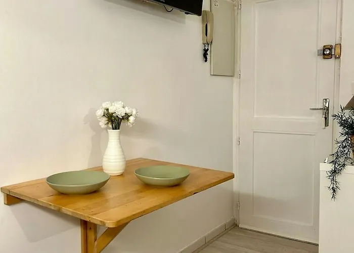 Au Charme Des Carmes - T1 Sur Cour - Métro A&b Appartement